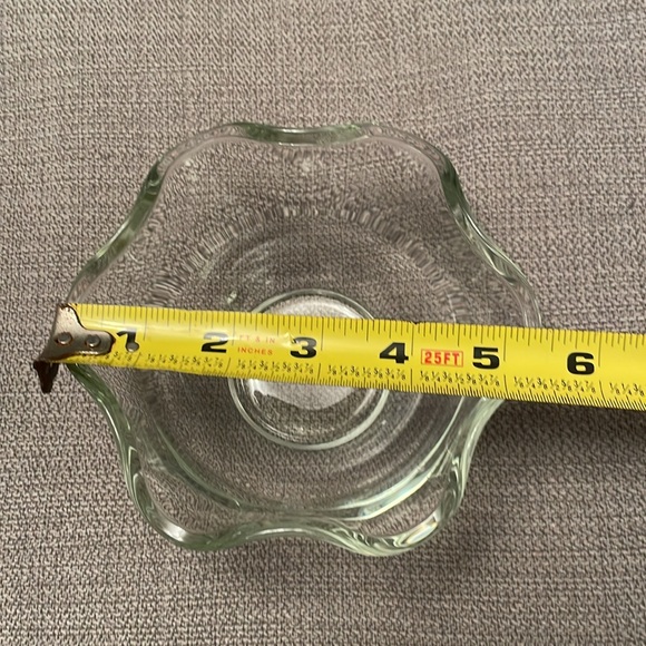 Vintage Indiana Green Tint Glass Bowl with Ruffled Rim - Picture 5 of 9